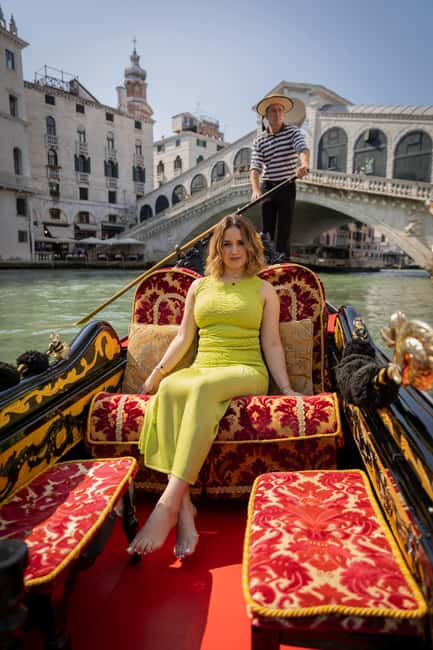 Venice: Private Photoshoot In Gondola - Who should book this experience?