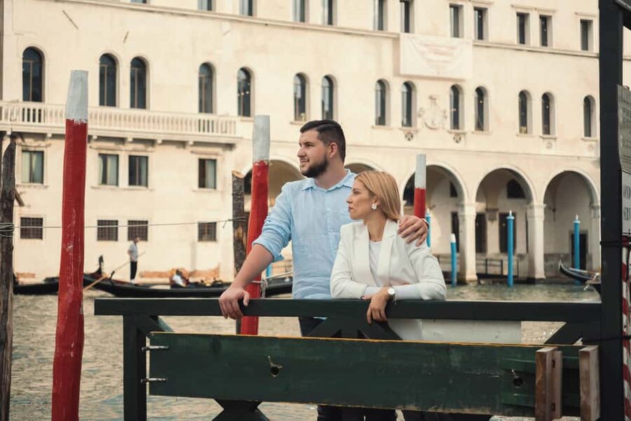 Venice: Private Professional Photoshoot - Rialto Bridge - Grand Canal views between the stops