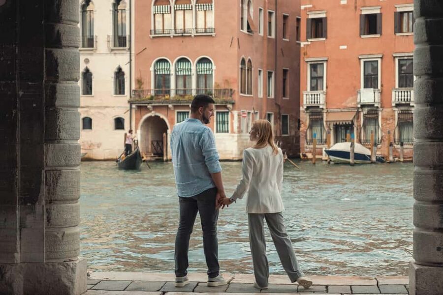 Venice: Private Professional Photoshoot - Rialto Bridge - The photo delivery and editing process