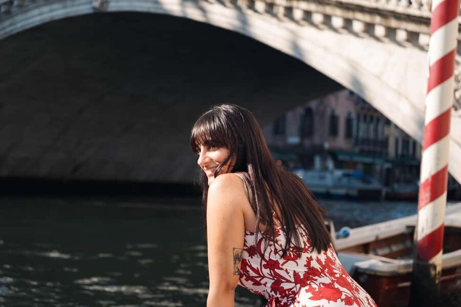 Venice: Private Professional Photoshoot - Rialto Bridge - Price, timing, and practical value
