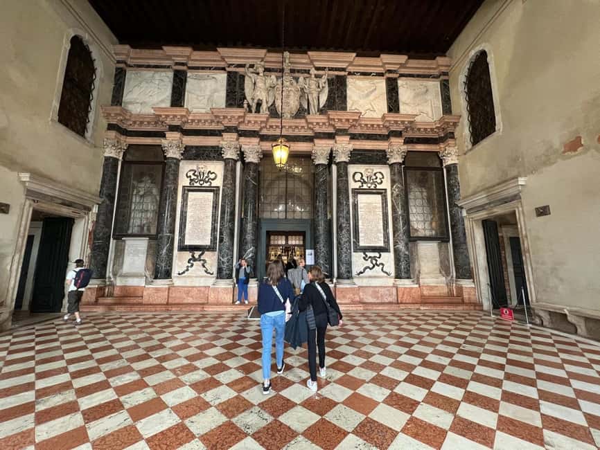 Venice: Private Tour with a Local Guide - The opening neighborhood walk