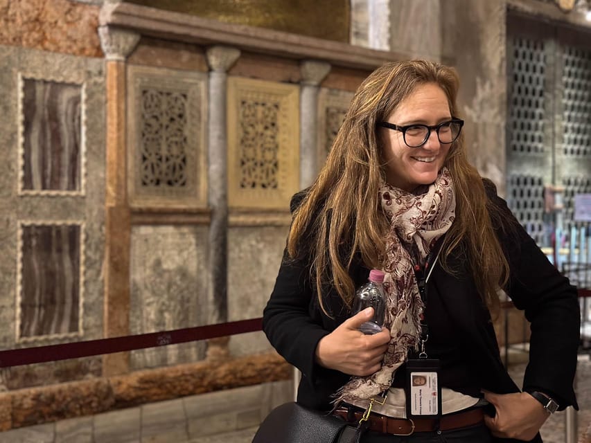 Venice: Private Tour with Doge's Palace, St. Mark's, Gondola - Doge’s Palace, prisons, and the Bridge of Sighs