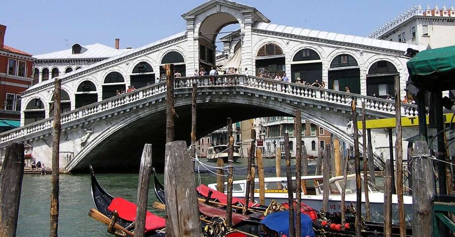 Venice: Private Tour with Doge's Palace, St. Mark's, Gondola - A lunch pause with useful guidance