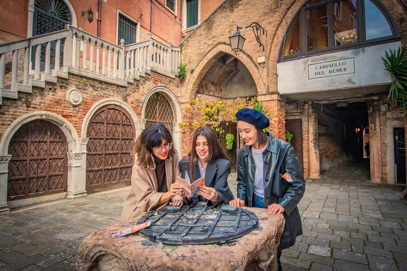 Venice: Private Walking Tour with Optional Gondola Ride - Key points to know before booking