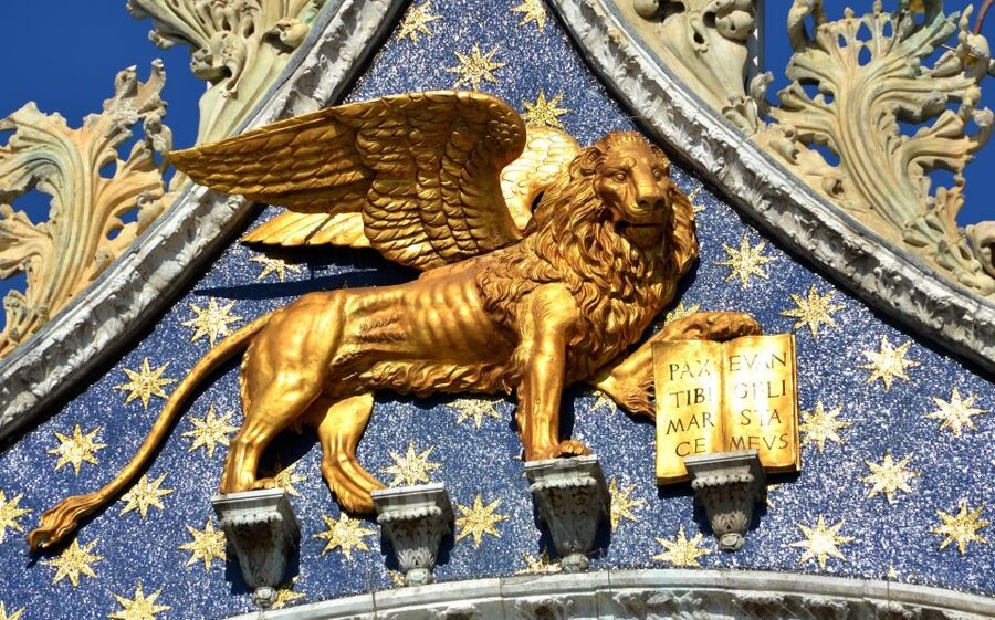 Venice: Private Walking Tour with Saint Mark's Basilica - Guide style, languages, and group size