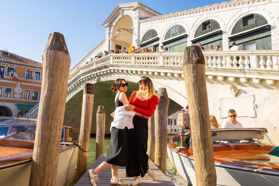 Venice: Professional Photoshoot at the Rialto Bridge - What happens during the 45-minute Rialto Bridge stop