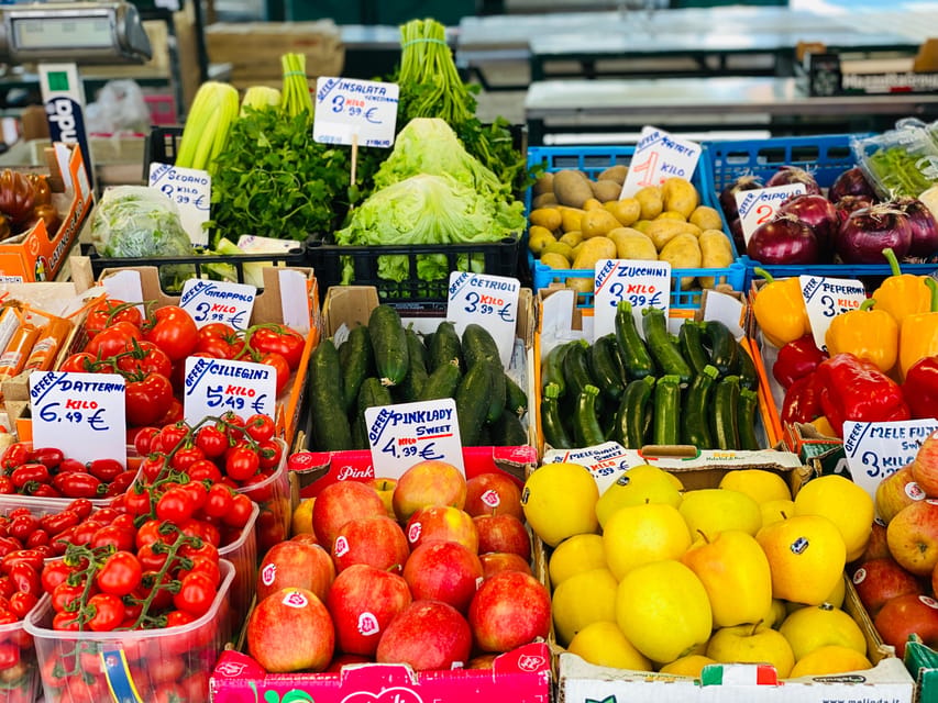Venice: Rialto Area Street Food Tour and Sightseeing - Cicchetti at historic eateries