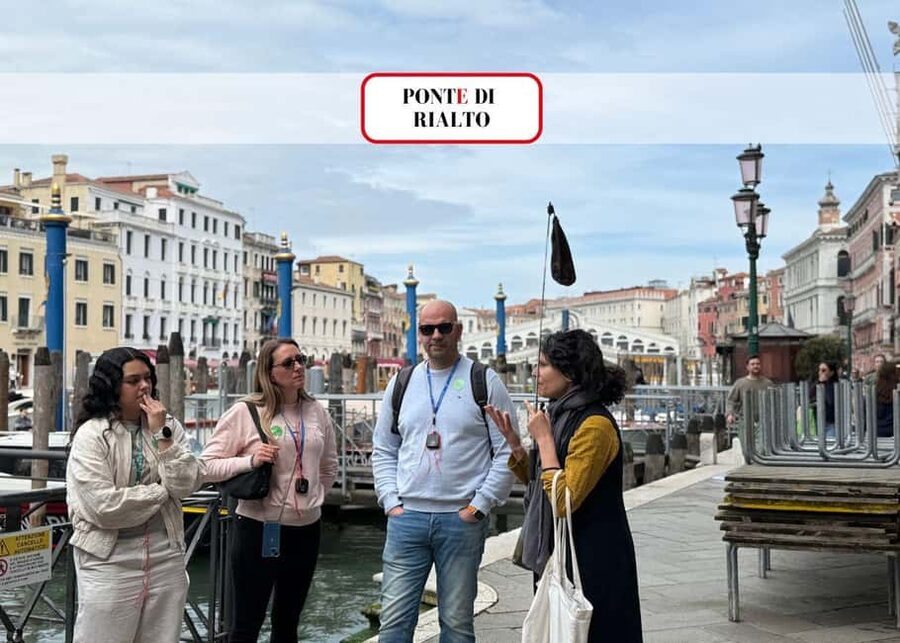 Venice: Rialto Bridge & Offbeat Unusual Venice Walking Tour - Scala Contarini del Bovolo and the city’s odd details