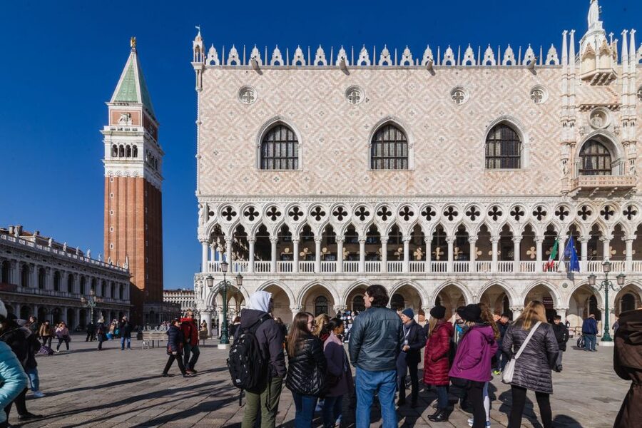 Venice: Rialto Bridge & Offbeat Unusual Venice Walking Tour - What you get beyond the postcard view