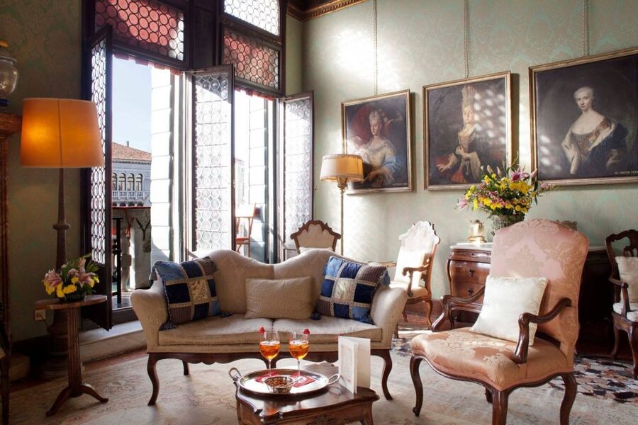 Venice: Romantic Palace Dinner and Private Gondola Ride - Key points to know before booking