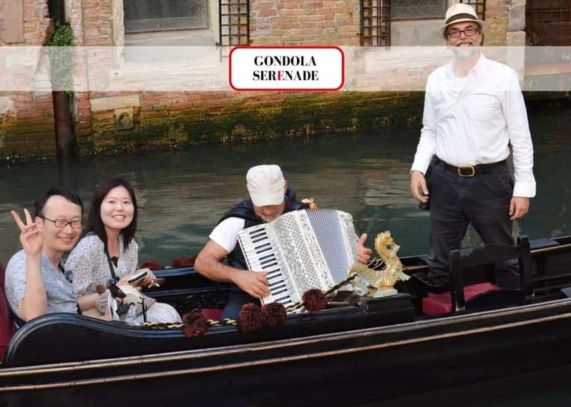 Venice: Romantic Shared Gondola Serenade on the Grand Canal - What the 40-minute experience actually includes