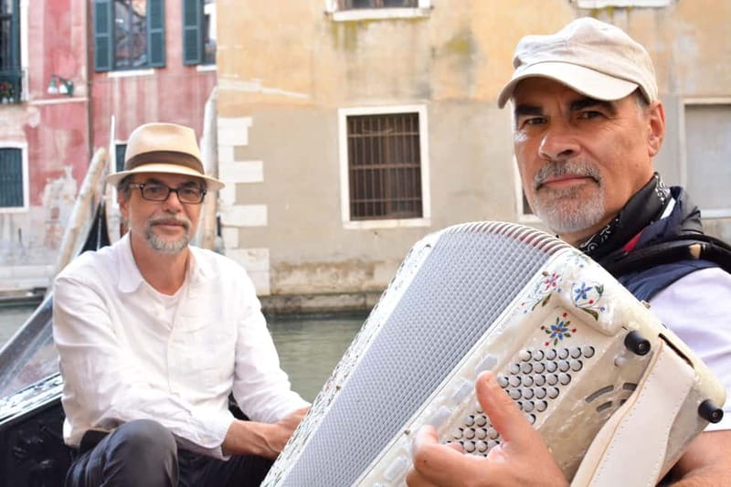 Venice: Romantic Shared Gondola Serenade on the Grand Canal - The shared gondola arrangement