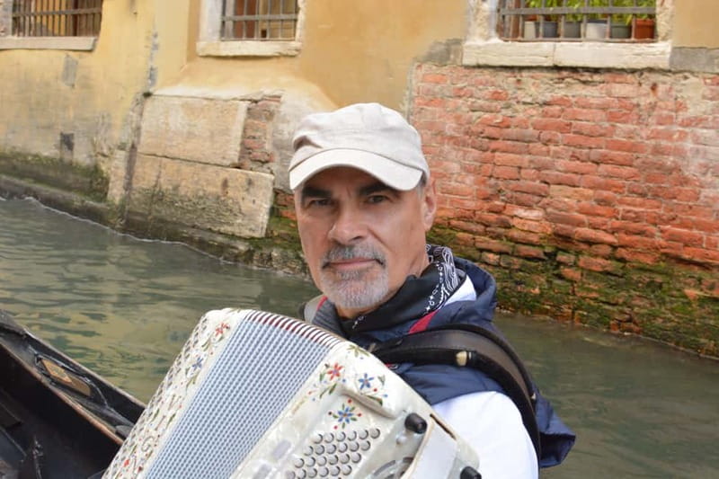 Venice: Romantic Shared Gondola Serenade on the Grand Canal - Choosing the right departure time
