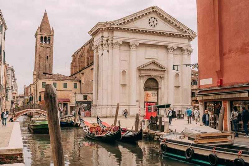 Venice: Rooftop Terraces Tour with Prosecco - Who should book this rooftop walk?