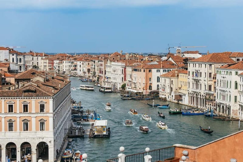 Venice: Rooftop Terraces Tour with Prosecco - What the guide adds to the experience