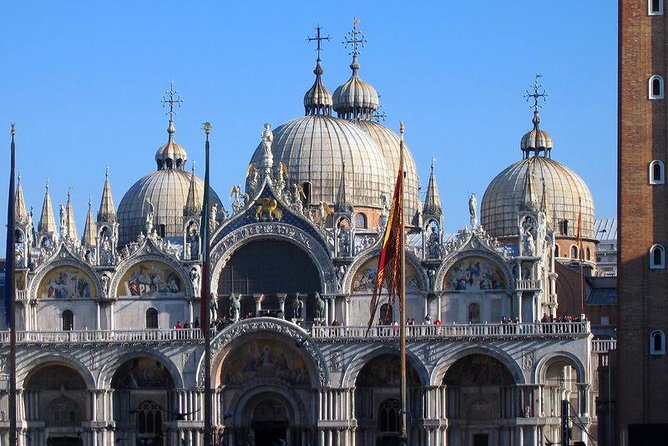 Venice's Best: Basilica, Doge's Palace, Gondola & History Gallery - Guides, group size, and the listening problem