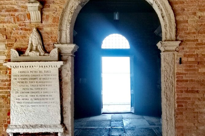 Venice's Cemetery on San Michele Island Tour - What the small group adds