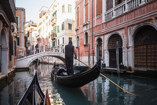 Venice's Icons: Basilica, Doge Palace, Rialto & Optional Gondola - Timing, group size, and the handoff problem