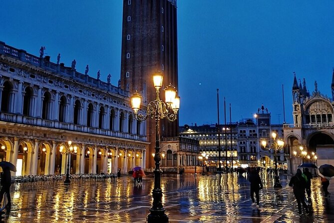 Venice- Saint Mark's Basilica Exclusive Night Tour - Audio headsets and hearing the guide