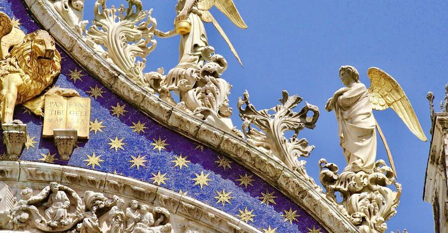 Venice: Saint Mark's Basilica Guided Tour - Twenty minutes around Piazza San Marco