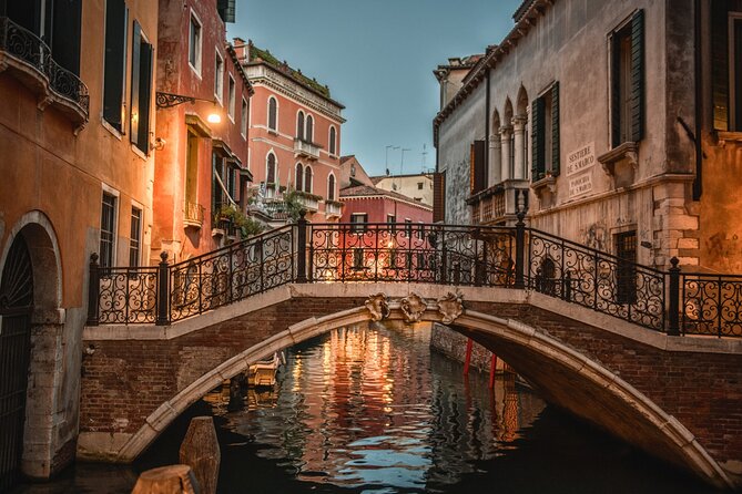 Venice Scavenger Hunt and Highlights Self Guided Audio Tour - La Fenice and the grand center of Venice