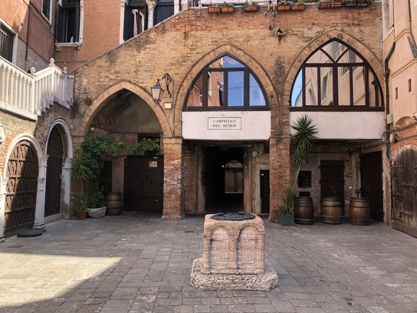 Venice Secret Food Tour - Venetian pasta, cookies, and tiramisù