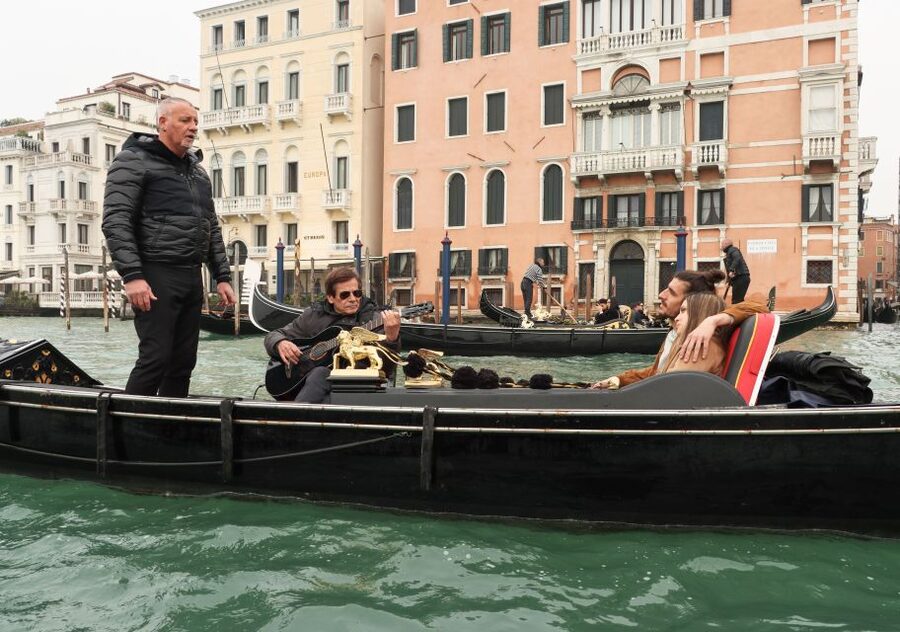 Venice: Shared Gondola Ride and Serenade - The inner canals of San Marco