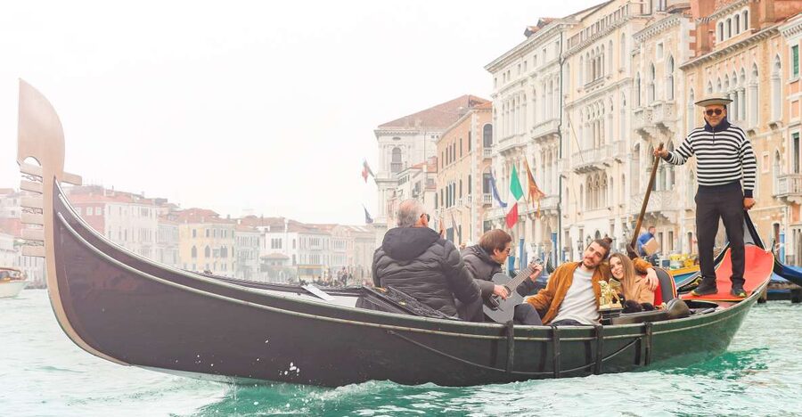 Venice: Shared Gondola Ride and Serenade - Setting out from Santa Maria del Giglio
