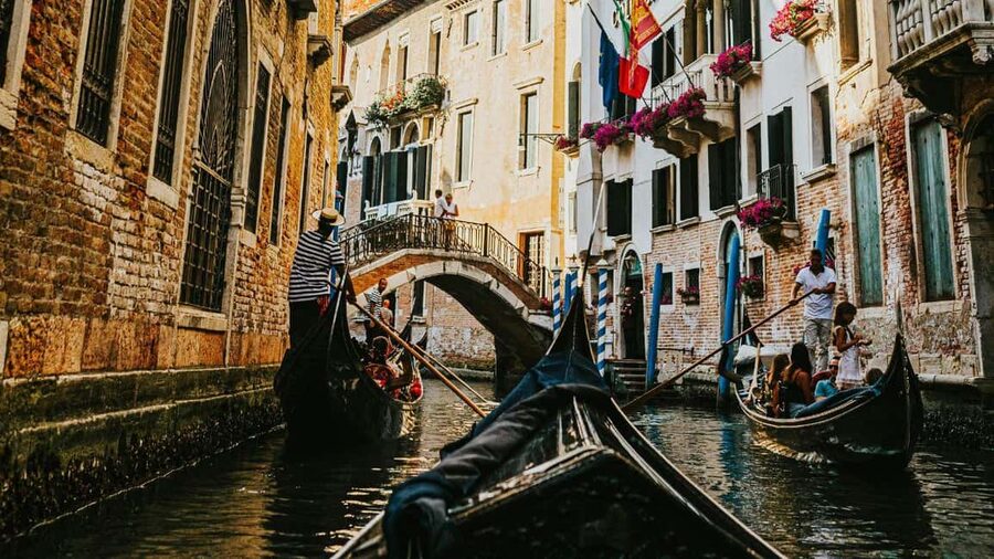 Venice: Shared Gondola Ride at Sunset - The 25-minute route: Grand Canal and smaller waterways
