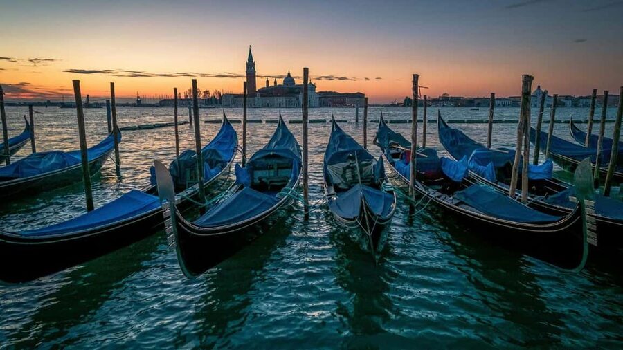 Venice: Shared Gondola Ride at Sunset - How the experience compares with booking at the dock