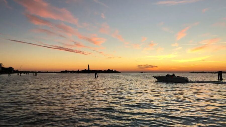 Venice: Shared Gondola Ride at Sunset - Who should book this ride