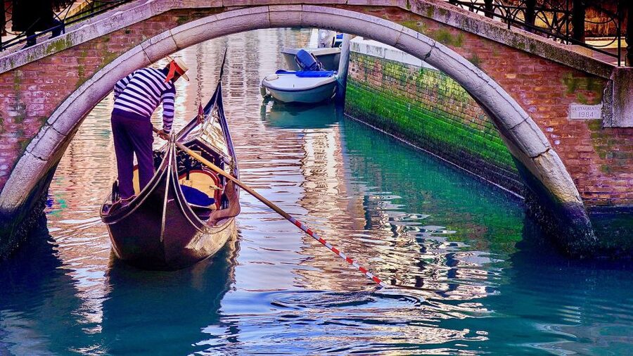 Venice: Shared Gondola Ride through the Lagoon City - Santa Maria della Salute and Punta della Dogana