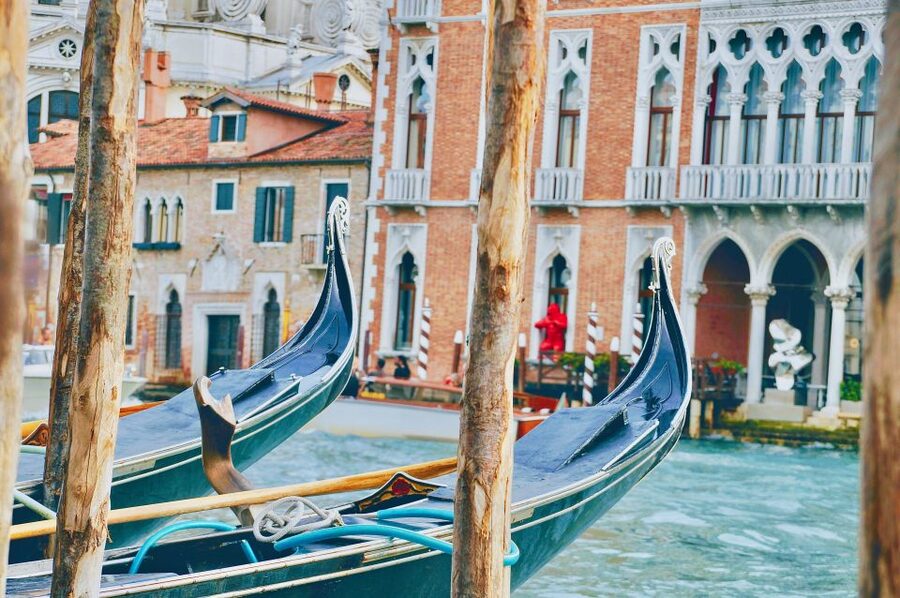 Venice: Shared Gondola Ride through the Lagoon City - Morning, afternoon, or sunset