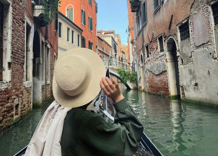 Venice: Shared Gondola Through breathtaking Bridge of Sighs - Doge’s Palace and the San Marco waterfront