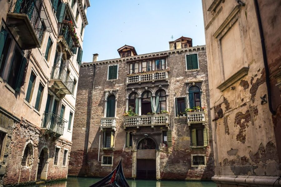 Venice: Shared Gondola Tour - A ride with little guaranteed commentary