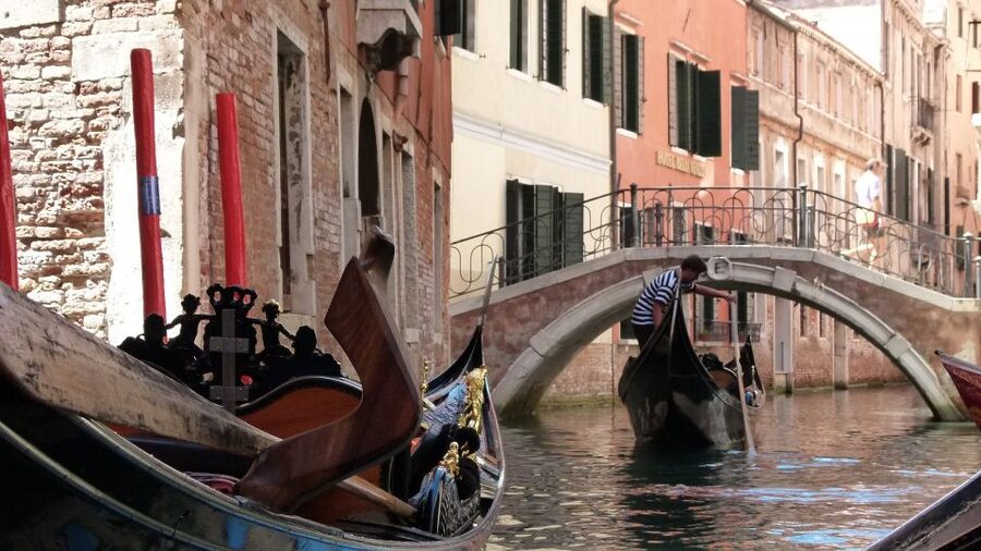 Venice: Shared Gondola Tour - Making the most of the half hour