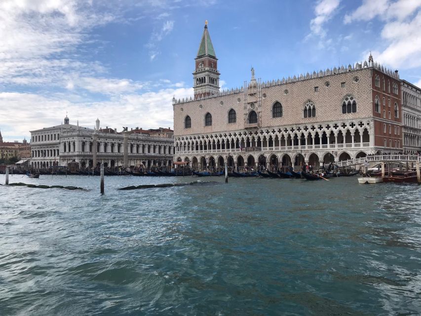 Venice: Sightseeing Tour with a Local expert - San Giovanni and Paolo, then the final approach
