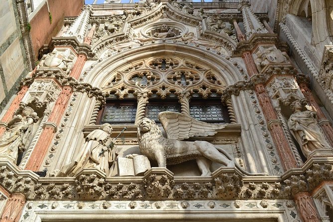 Venice Skip the line of San Mark Basilica and Doge's Palace Tour - What the private guide adds
