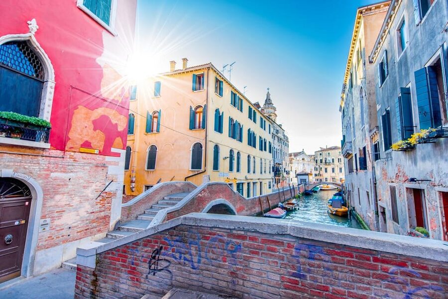 Venice Small-Group Walking Tour: Secrets & Hidden Gems - Why this walk gives you a different Venice