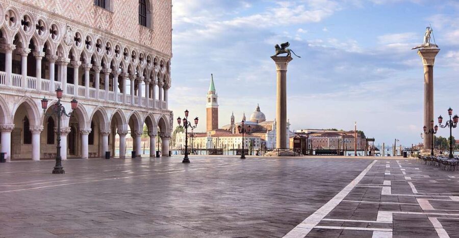 Venice: St Mark’s Basilica and Doge’s Palace Private Tour - Reading the gold inside St. Mark’s Basilica