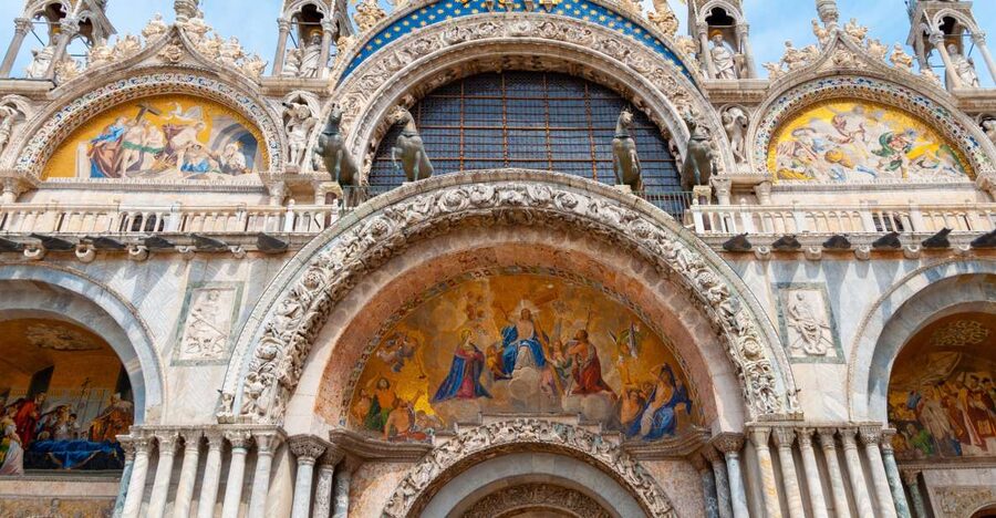 Venice: St. Mark's Basilica and Gondola Morning Tour - Piazza San Marco in a focused 20-minute walk