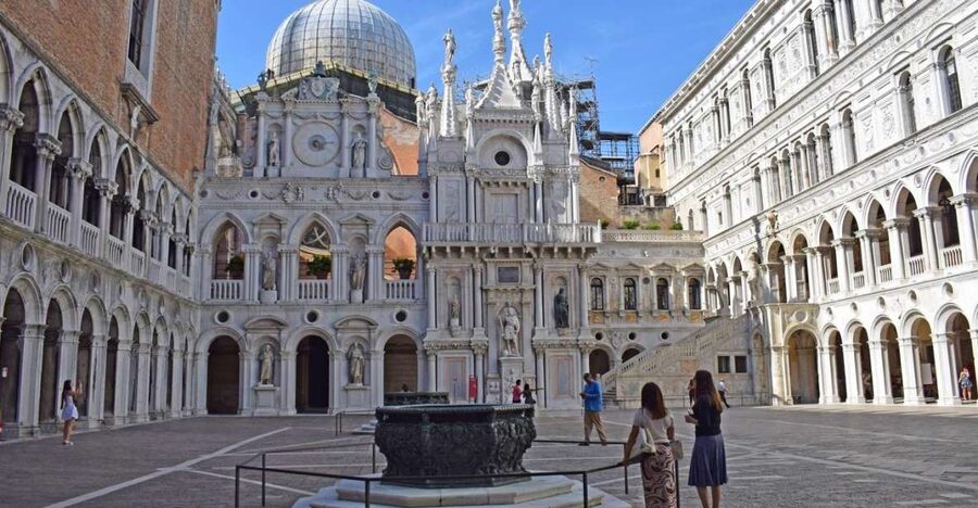 Venice: St. Mark's Basilica, Doge's Palace and Glass Factory - Doge’s Palace, from ceremony to prison corridors