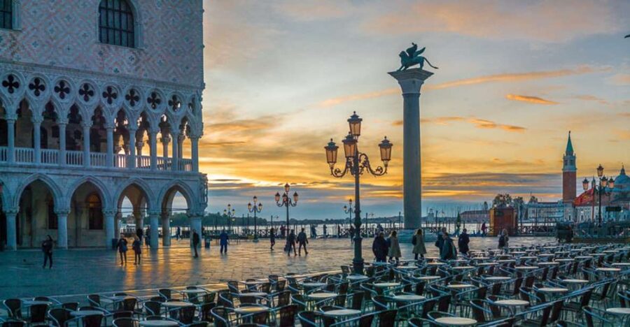 Venice: St Mark's Basilica, Doge's Palace, and Gondola Ride - Three Venetian icons in one carefully timed tour