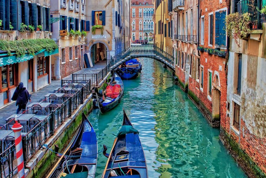 Venice: St Mark's Basilica, Doge's Palace, and Gondola Ride - Crossing the Bridge of Sighs to the new prisons