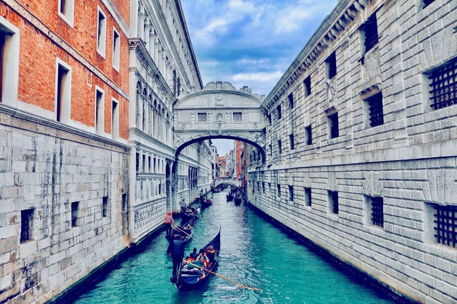 Venice: St Mark's Basilica, Doge's Palace, and Gondola Ride - How the seasonal timing affects your day