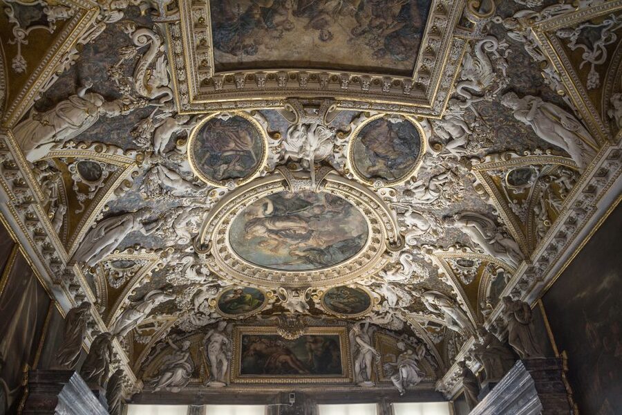 Venice: St. Mark's Basilica, Doge's Palace & Gondola Ride - The break between the canals and St. Mark’s
