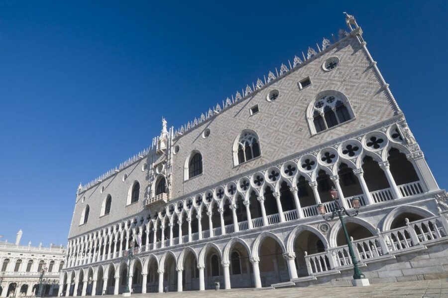 Venice: St. Mark's Basilica, Doge's Palace & Gondola Ride - Full tour or Express option?