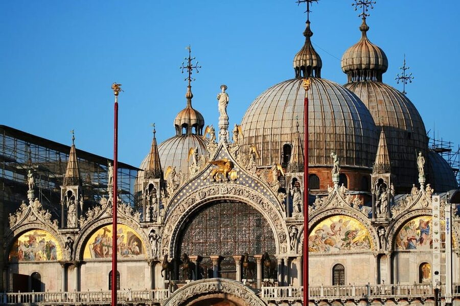Venice: St. Mark’s Basilica Live Guided Tour - Piazza San Marco: the tour begins outside