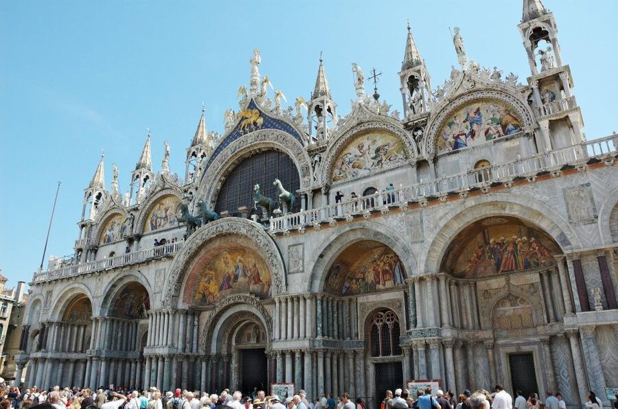 Venice: St. Mark's Basilica Skip-the-Line Entry & Audioguide - Audioguide or live guide?