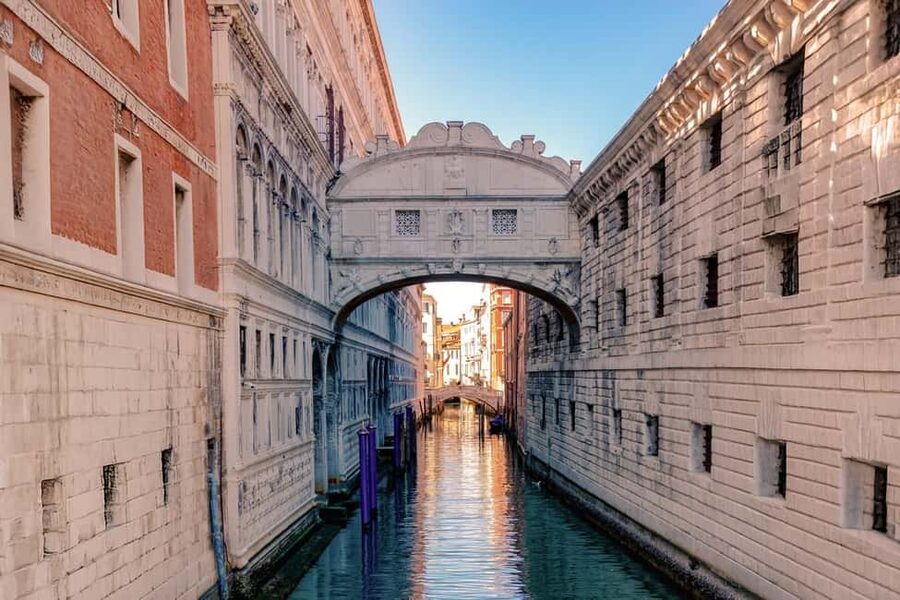 Venice: St. Mark's, Doges Palace, Rialto, and Gondola Tour - The 30-minute gondola ride